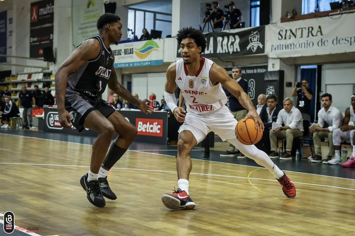 Imagem de contexto do artigo Benfica estende invencibilidade na Liga Betclic com vitória em Queluz