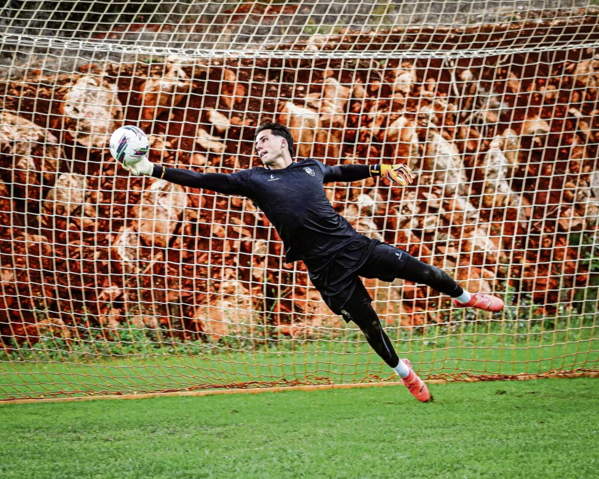 Imagem de contexto do artigo Cañizares rescindiu com o Farense, mas vai continuar no futebol português