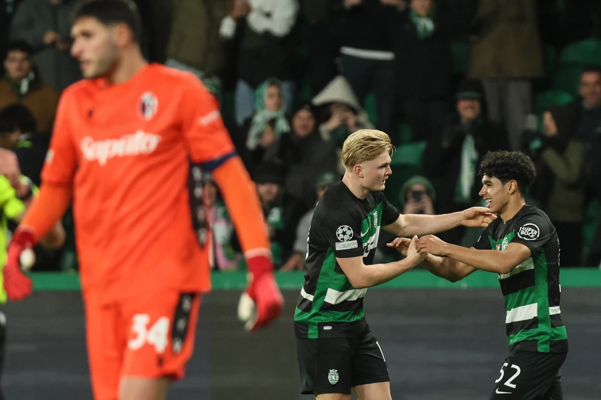 João Simões festeja com Harder (MANUEL DE ALMEIDA LUSA)