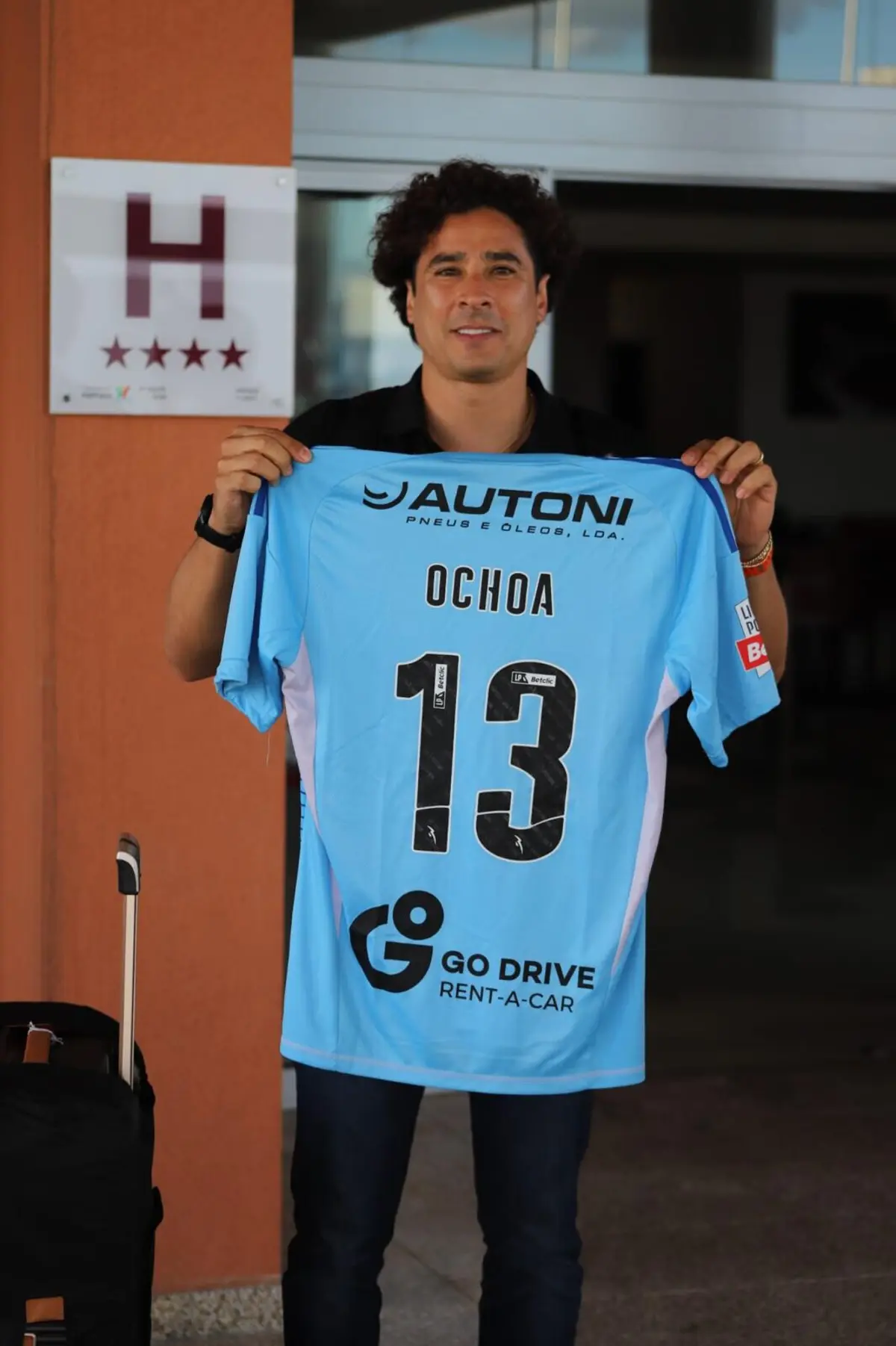 Imagem de contexto do artigo Ochoa, o porquê do Aves SAD e as conversas com Herrera, Layún, Reyes e Jiménez