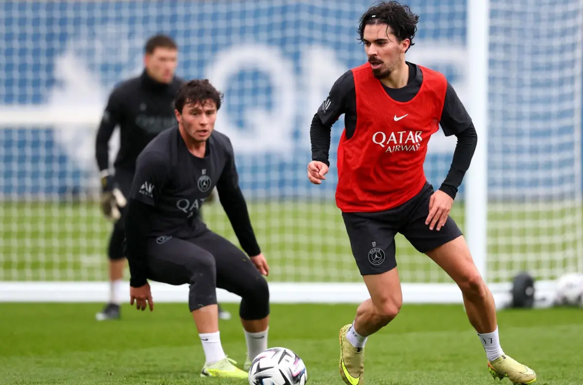 Vitinha e João Neves num treino do PSG