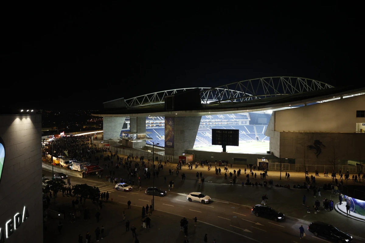Imagem de contexto do artigo FC Porto-Vitória: Estádio do Dragão cheio em homenagem a Pinto da Costa