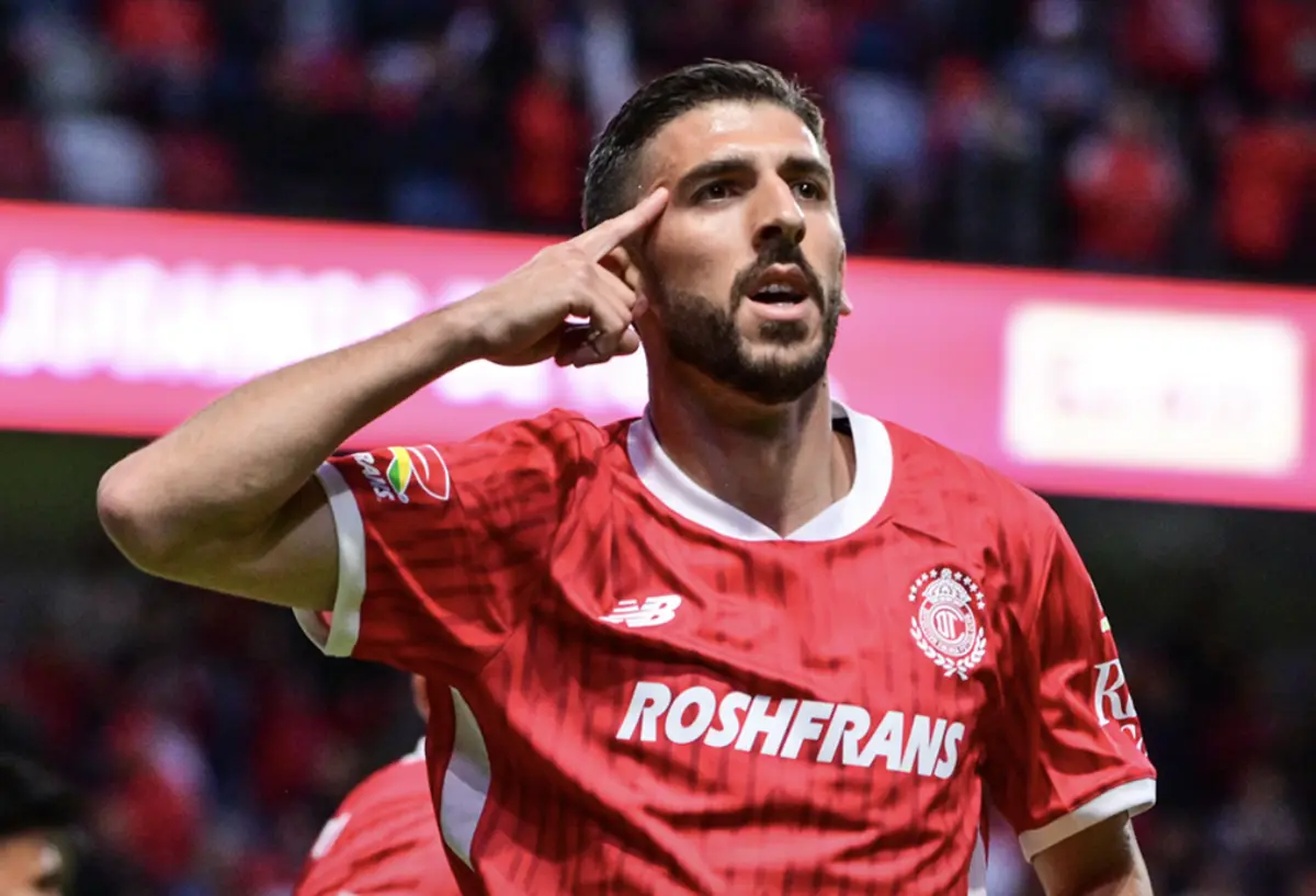 Imagem de contexto do artigo Paulinho continua em destaque no México: "Trouxe algo que faltava há muito tempo"