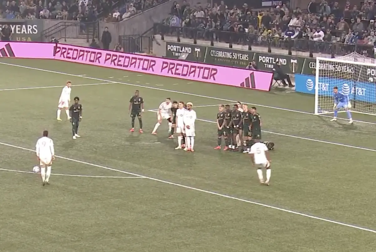 Imagem de contexto do artigo Giroud marcou um belo golo de livre direto na MLS. Ora veja