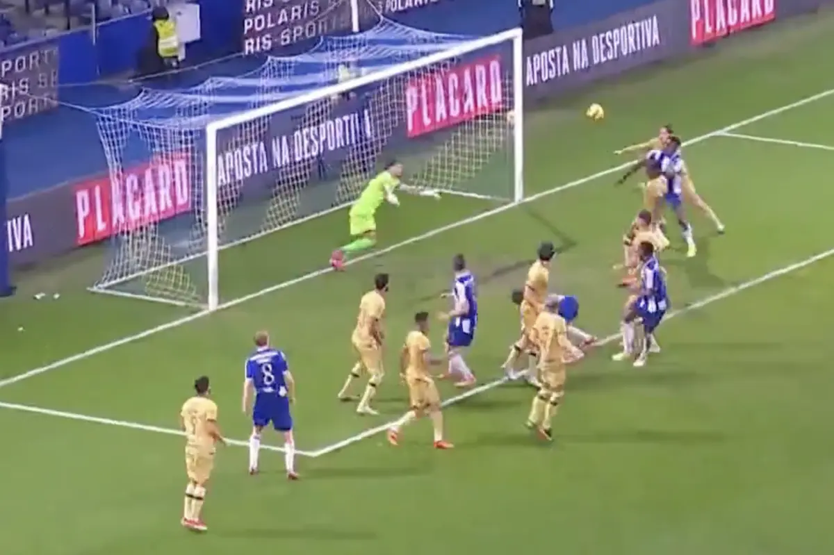 Imagem de contexto do artigo Samu aumenta vantagem do FC Porto na receção ao Famalicão. Veja o golo