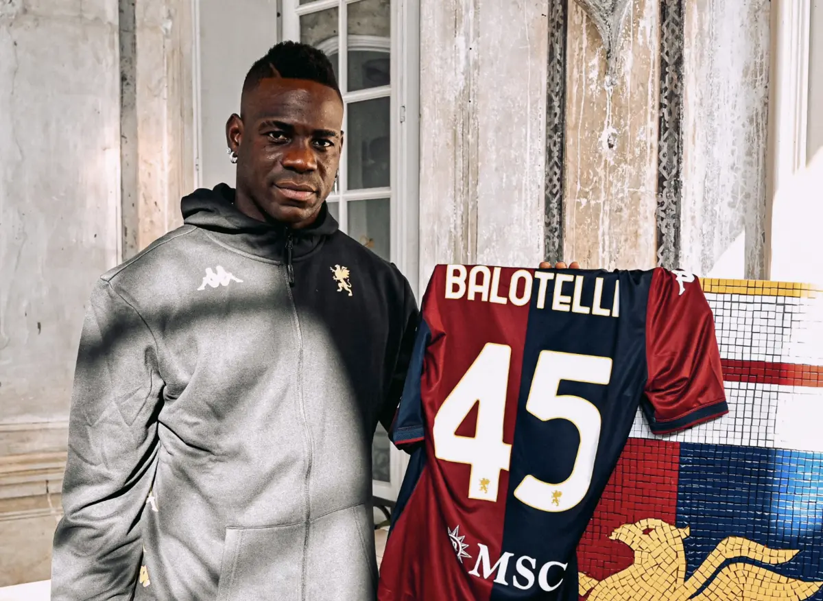 Mario Balotelli é reforço do Génova