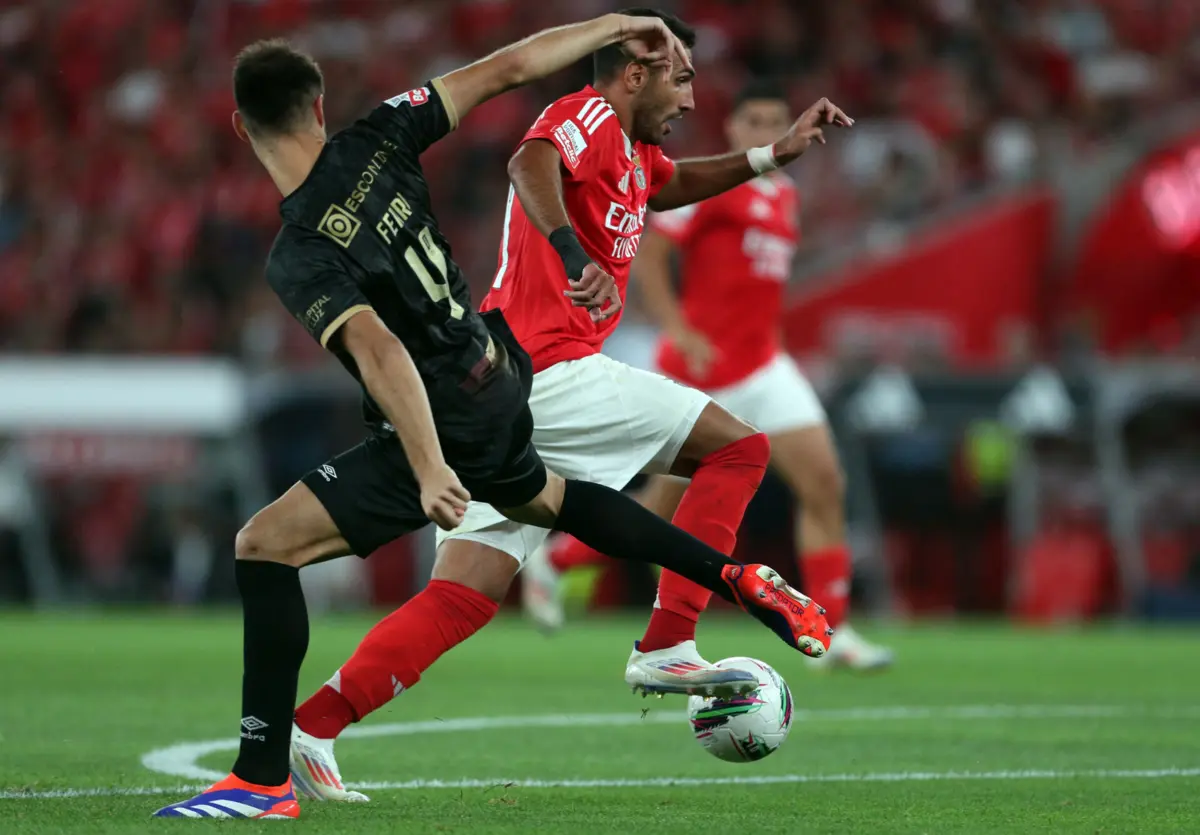 Ferro, à esquerda (Créditos: AFP)