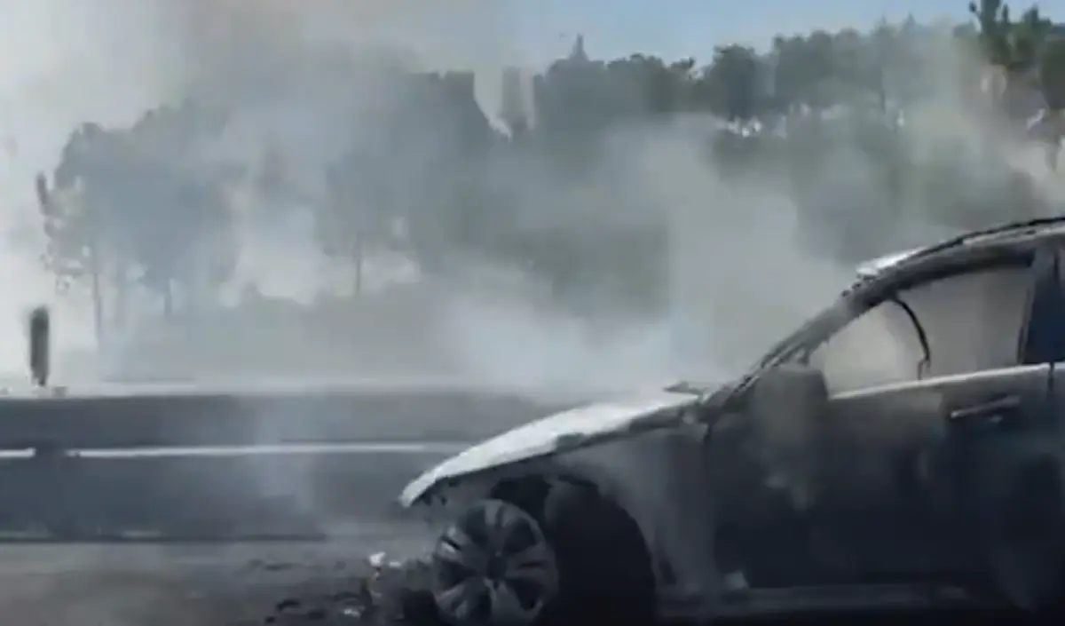 Imagem de contexto do artigo Fogo no Seixal teve origem em viatura, queimou cinco veículos e obriga a vigiar depósito de munições da NATO