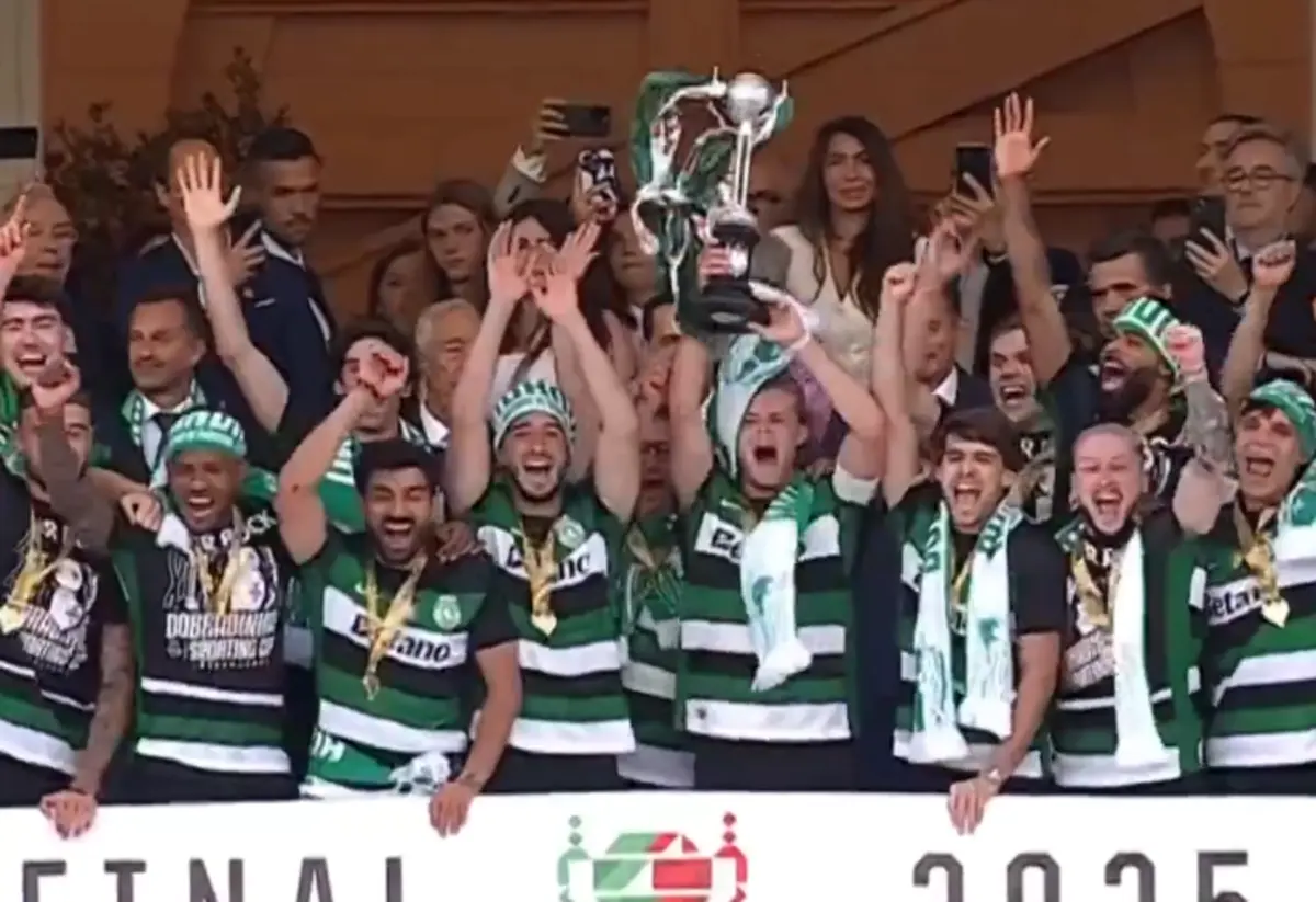 Imagem de contexto do artigo O momento em que o Sporting levanta o troféu da Taça de Portugal