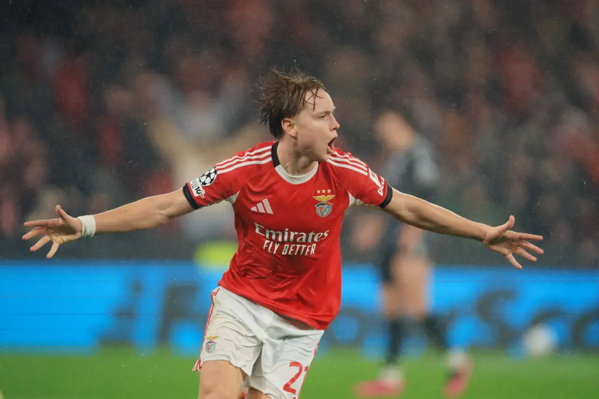 Schjelderup bisou frente ao Real Madrid