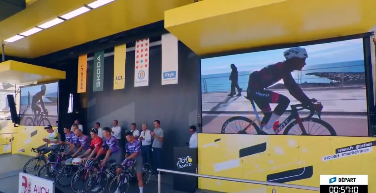 Ciclistas prestam homenagem a Privitera (créditos: Tour)