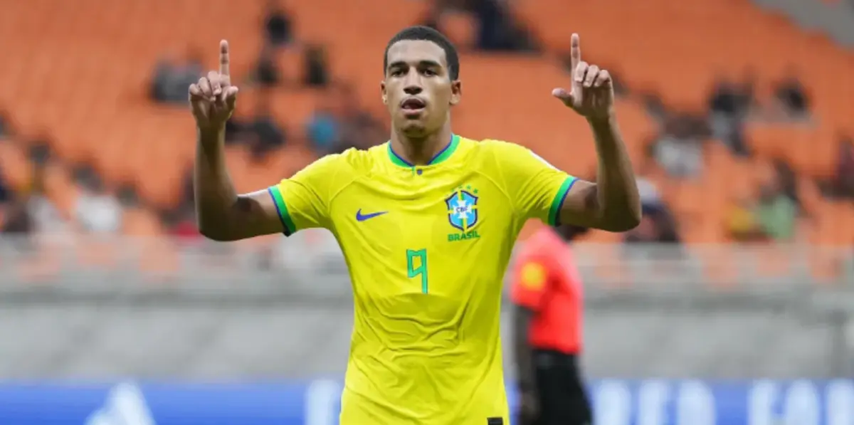 Kauã Elias, avançado de 17 anos do Fluminense, assinou um hat-trick