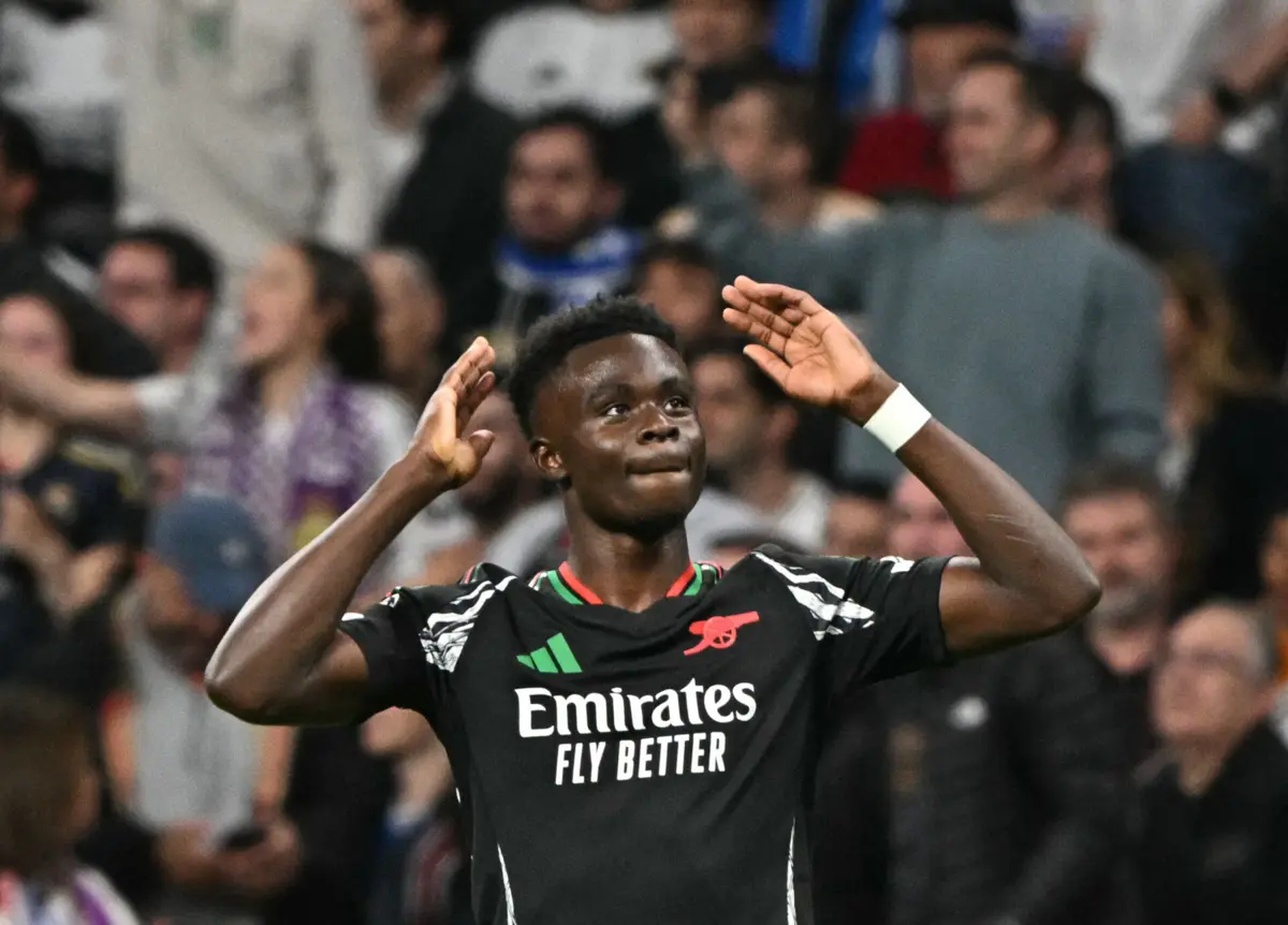 Saka brilhou no Santiago Bernabéu (Créditos: AFP)