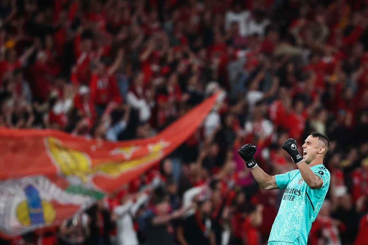 Imagem de contexto do artigo Visita do Papa amnistia multa ao Benfica por insultos de Vlachodimos ao FC Porto