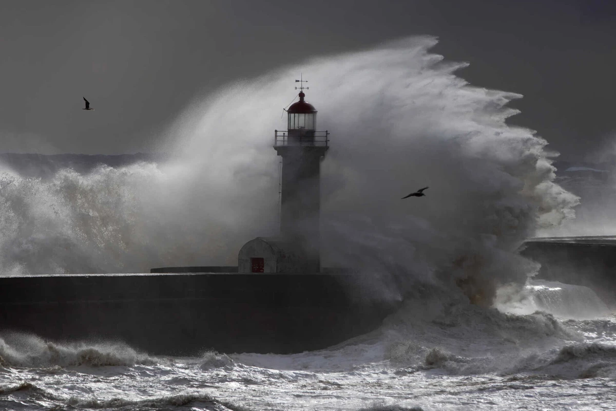 Imagem de contexto do artigo Oito distritos sob aviso laranja na quinta-feira devido à agitação marítima