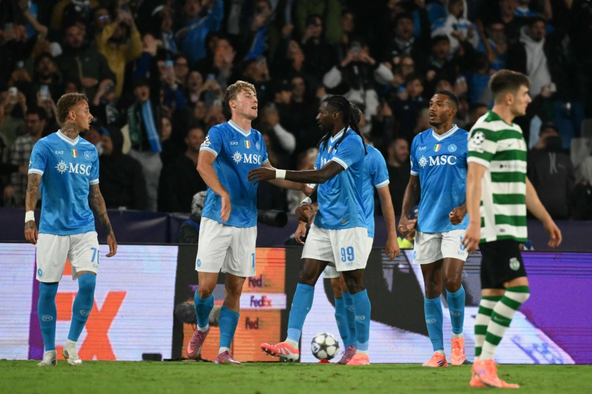 Hojlund bisou para o Nápoles