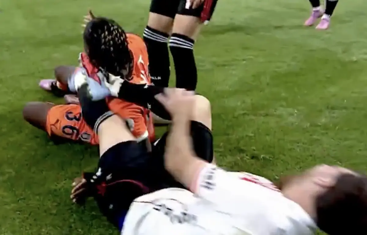 Imagem de contexto do artigo Vídeo: Kokçu expulso no triunfo do Besiktas sobre o Basaksehir