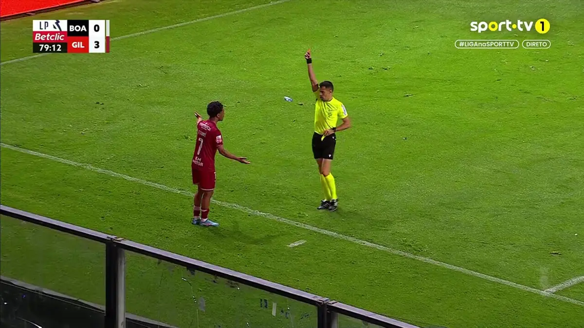 Imagem de contexto do artigo Confusão no Boavista-Gil Vicente: duas expulsões e garrafa atirada da bancada