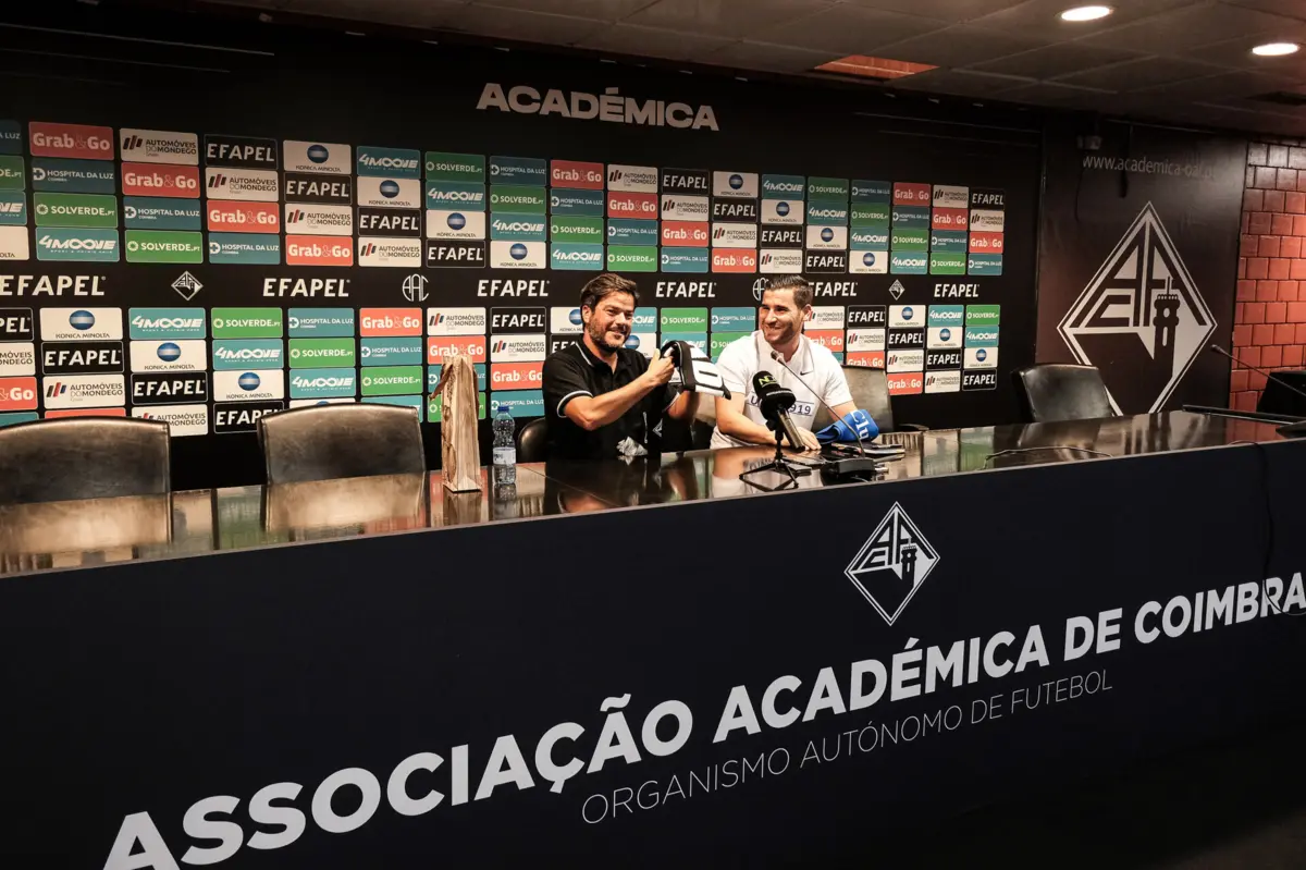 Tiago Moutinho à esquerda (Créditos: Nuno Brites/Global Imagens)