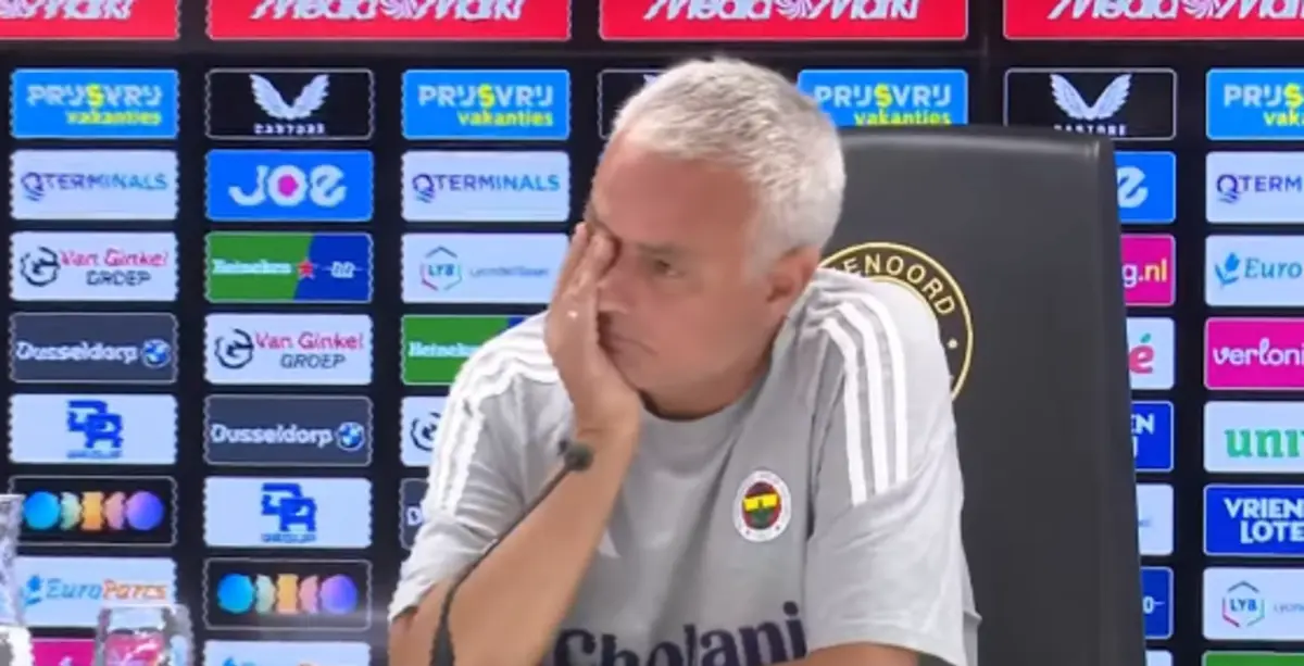 Imagem de contexto do artigo Mourinho chora a recordar Jorge Costa: "Parte da minha história vai embora"