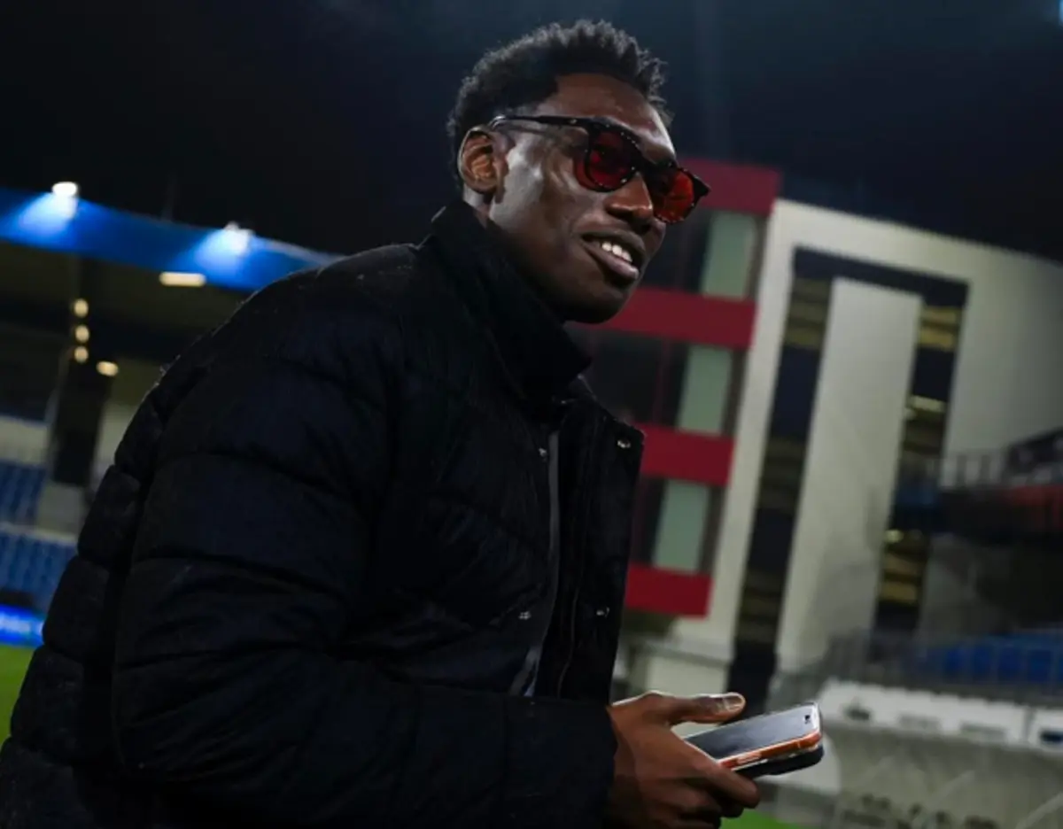 Samu com os óculos de sol na Chéquia