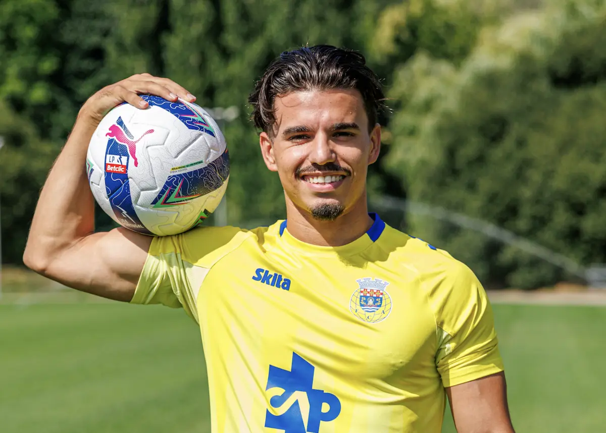 Imagem de contexto do artigo Arouca assegura franco-argelino Nais Djouahra até 2027