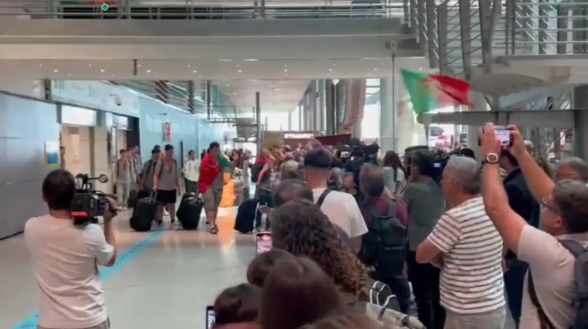 Imagem de contexto do artigo Seleção sub-21 de andebol recebida com aplausos no regresso do Mundial