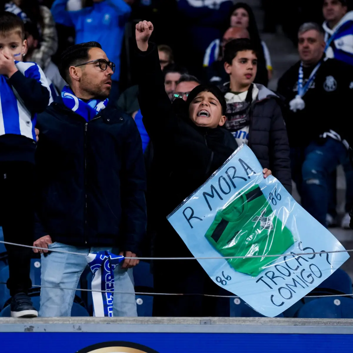 Imagem de contexto do artigo Rodrigo Mora deu a camisola a um adepto no FC Porto-Arouca e recebeu outra em troca
