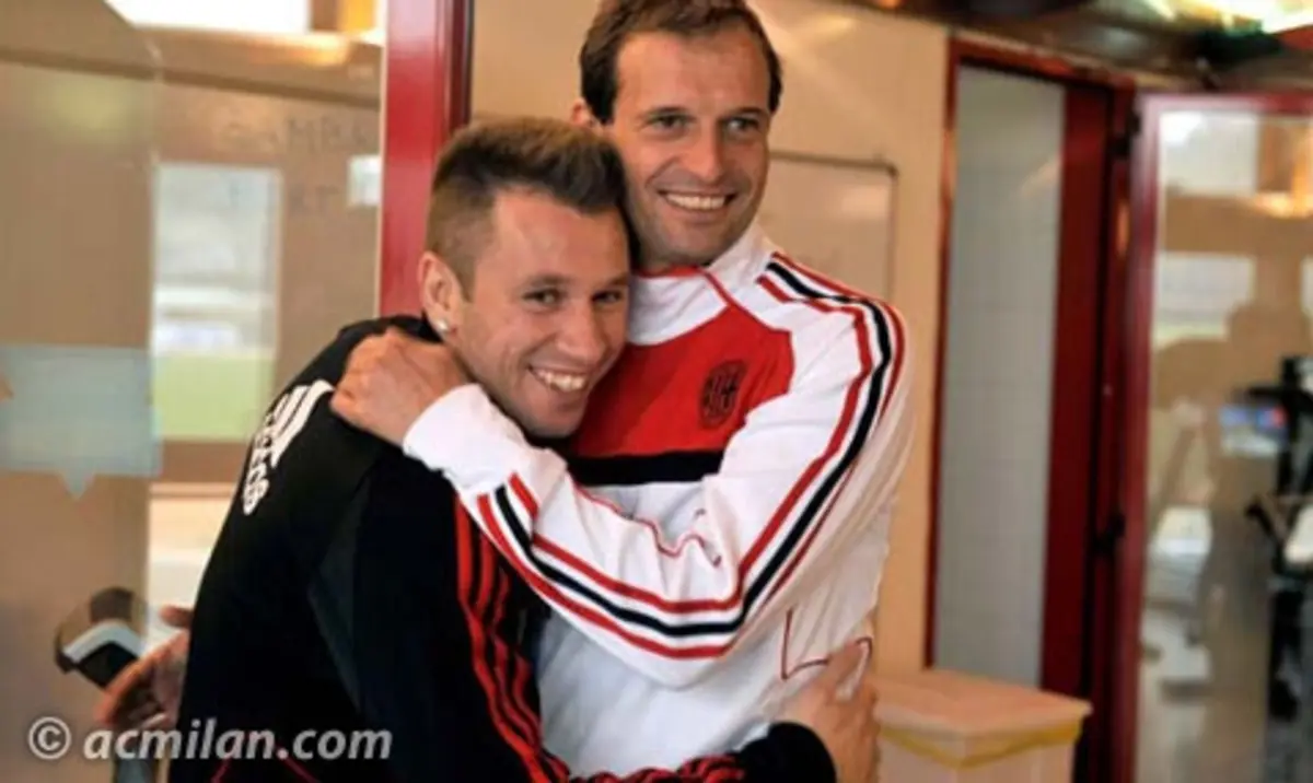 Imagem de contexto do artigo Cassano diz que Allegri só foi campeão no Milan por sua causa e Rafael Leão ri-se