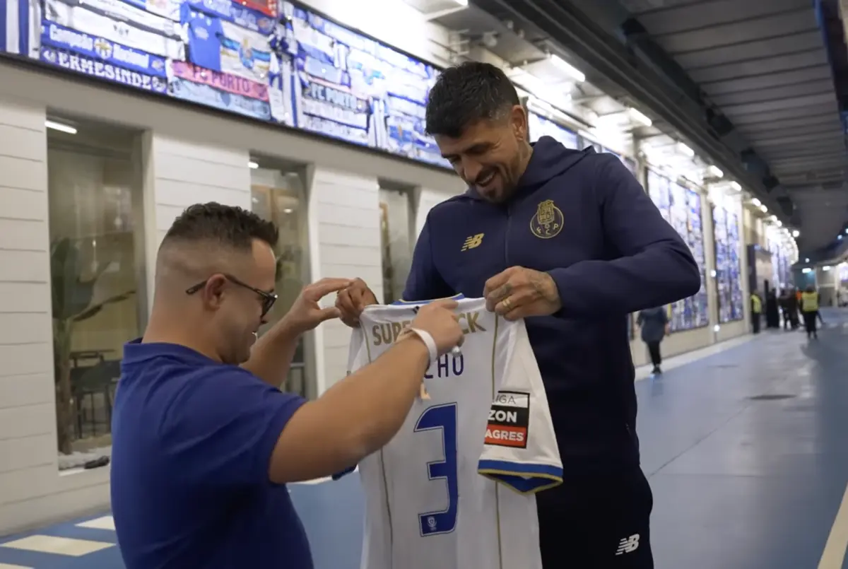 Imagem de contexto do artigo Lucho González entregou camisola prometida a adepto do FC Porto. Ora veja