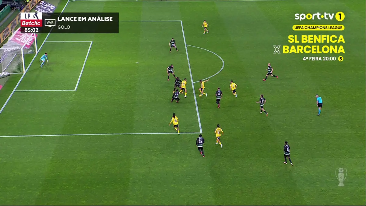 Imagem de contexto do artigo Golo do Estoril validado por cinco centímetros. Veja o lance