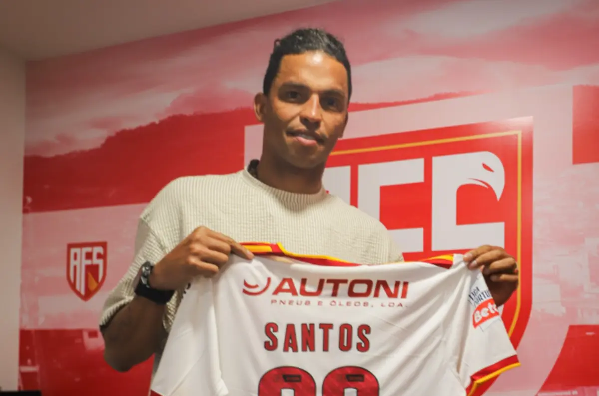 Imagem de contexto do artigo Aves SAD oficializa Aderllan Santos com contrato de época e meia