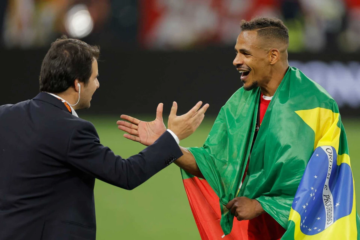 Fernando à direita na imagem