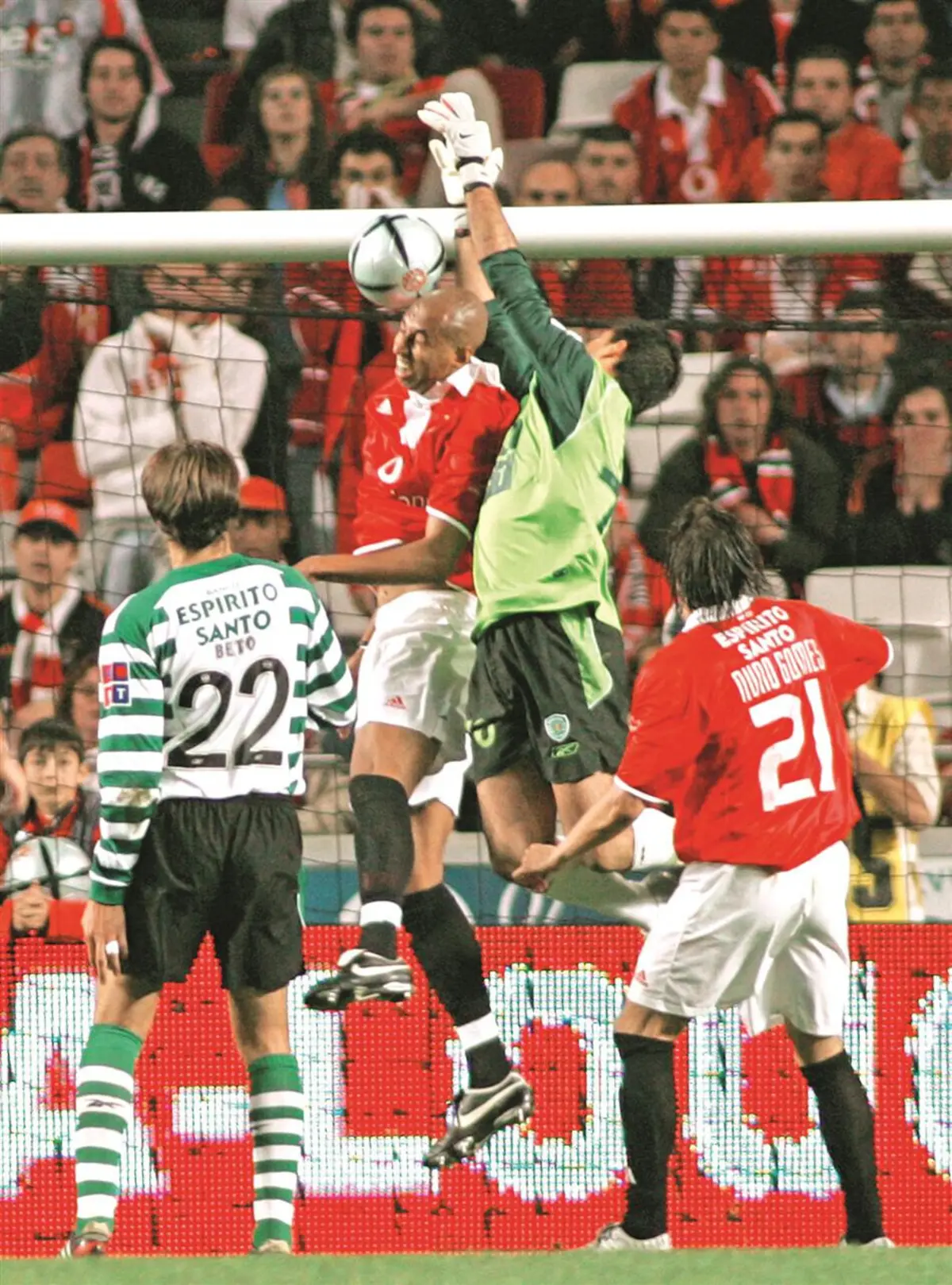 Imagem de contexto do artigo Nuno Gomes e o golo de Luisão ao Sporting: “Pôs-nos muito perto do título”