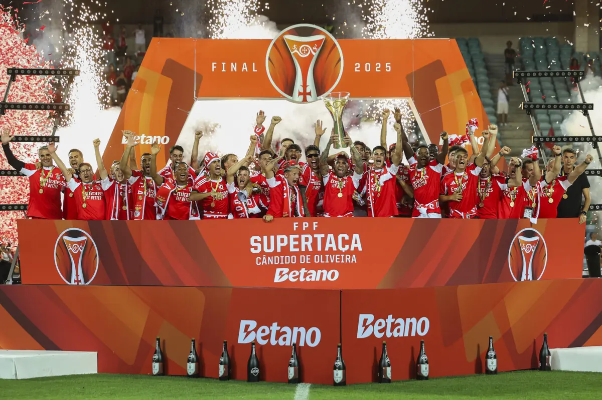 Imagem de contexto do artigo Benfica vence Sporting e conquista a nona Supertaça