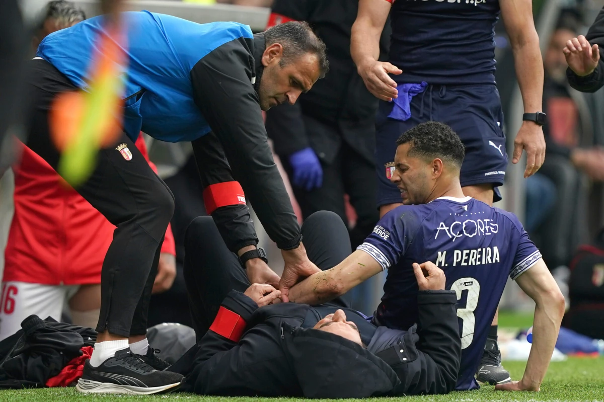 Momento em que Matheus Pereira derruba Carvalhal (créditos: Sport TV)