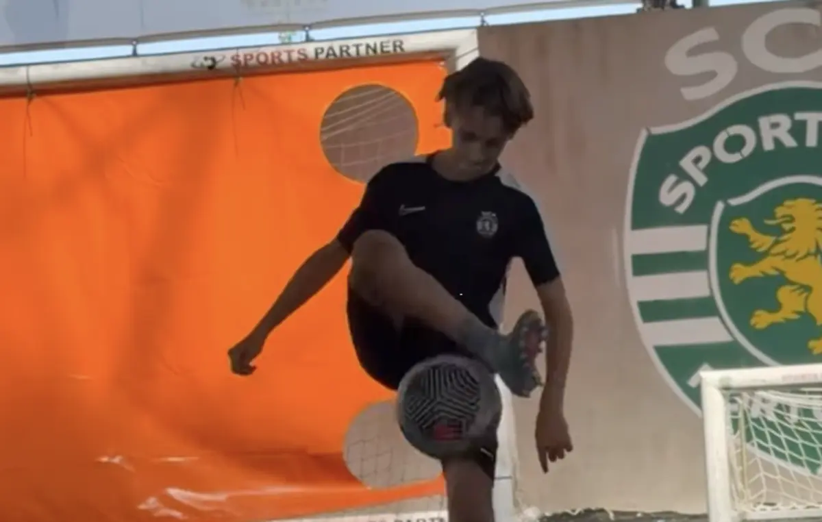 Imagem de contexto do artigo St. Juste mostra "o futuro" do Sporting: "mini Quenda" e "Ronaldinho"