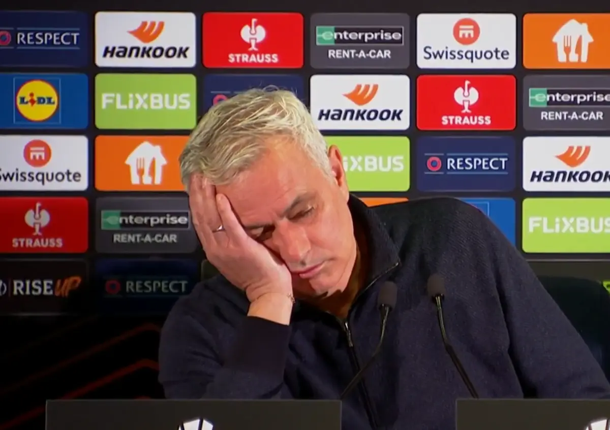 Imagem de contexto do artigo Pergunta foi longa e Mourinho fingiu que adormeceu na sala de imprensa