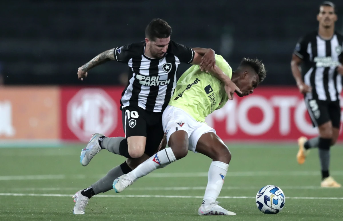 Sauer com a camisola do Botafogo (Créditos: EPA)