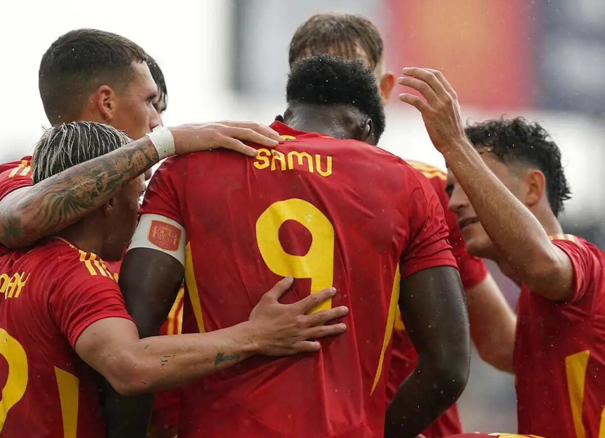 Imagem de contexto do artigo Espanha rendida a Samu: "Furacão", "Intratável", "Pede para não voltar à Sub-21" e "Seleção demasiado pequena"