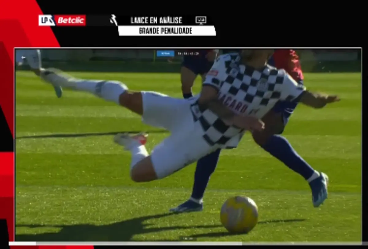 Imagem de contexto do artigo VAR e penálti: o empate do Boavista em Chaves. Veja o lance