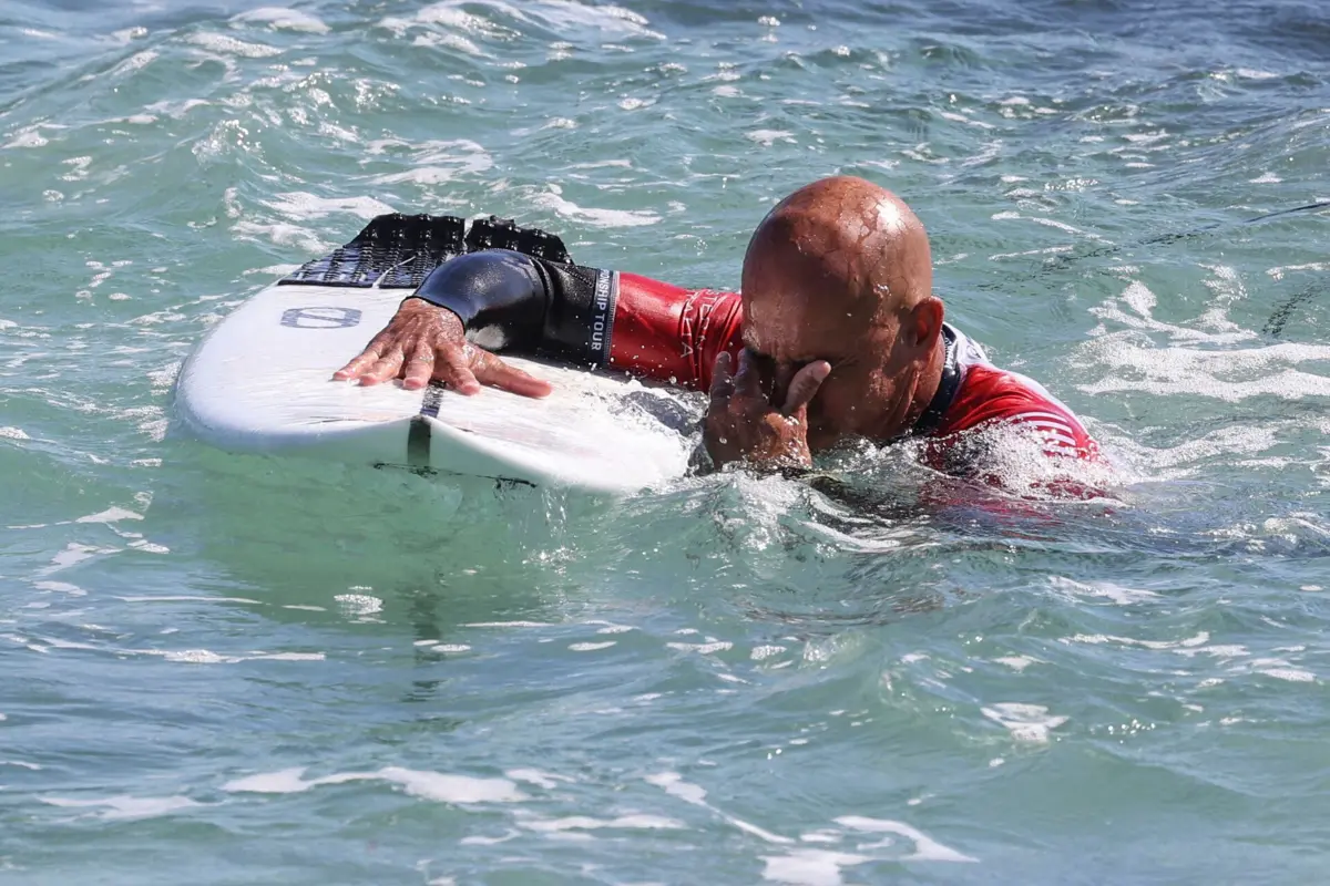 Imagem de contexto do artigo Kelly Slater diz adeus: "Parece o fim, mas é o início do resto da minha vida"