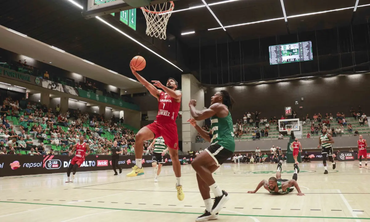 Águias mais fortes no dérbi de basquetebol