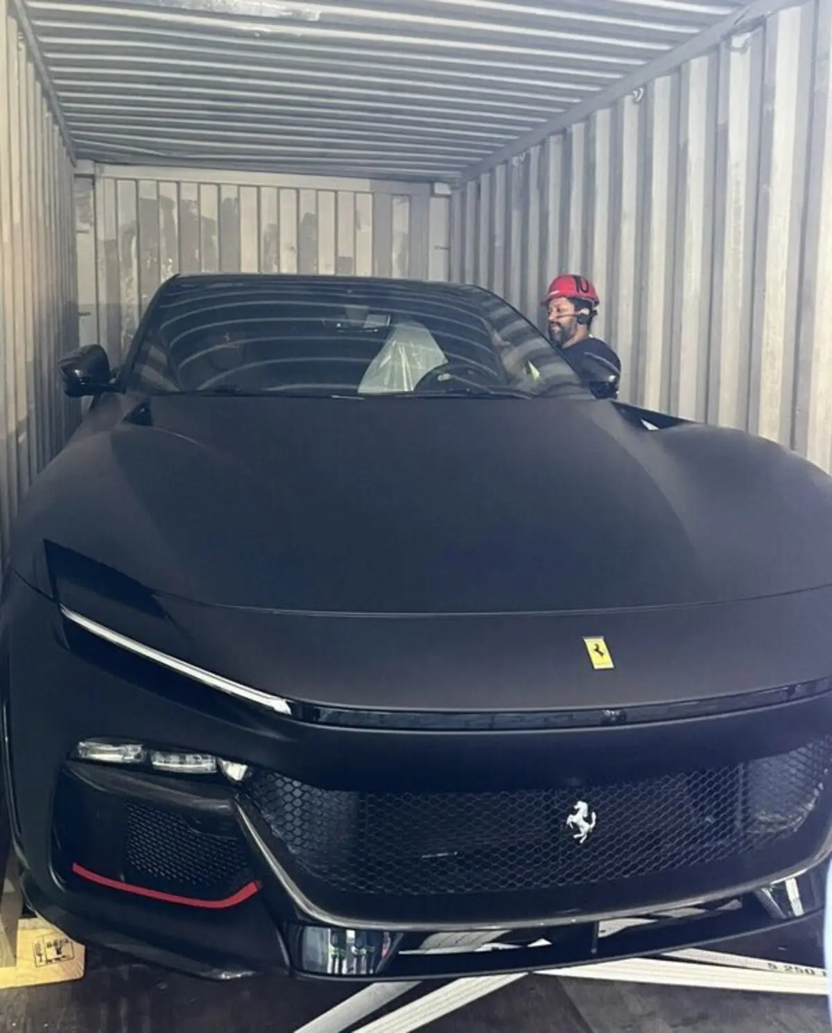 Imagem de contexto do artigo Neymar compra Ferrari como o de Cristiano Ronaldo e gera polémica no Brasil