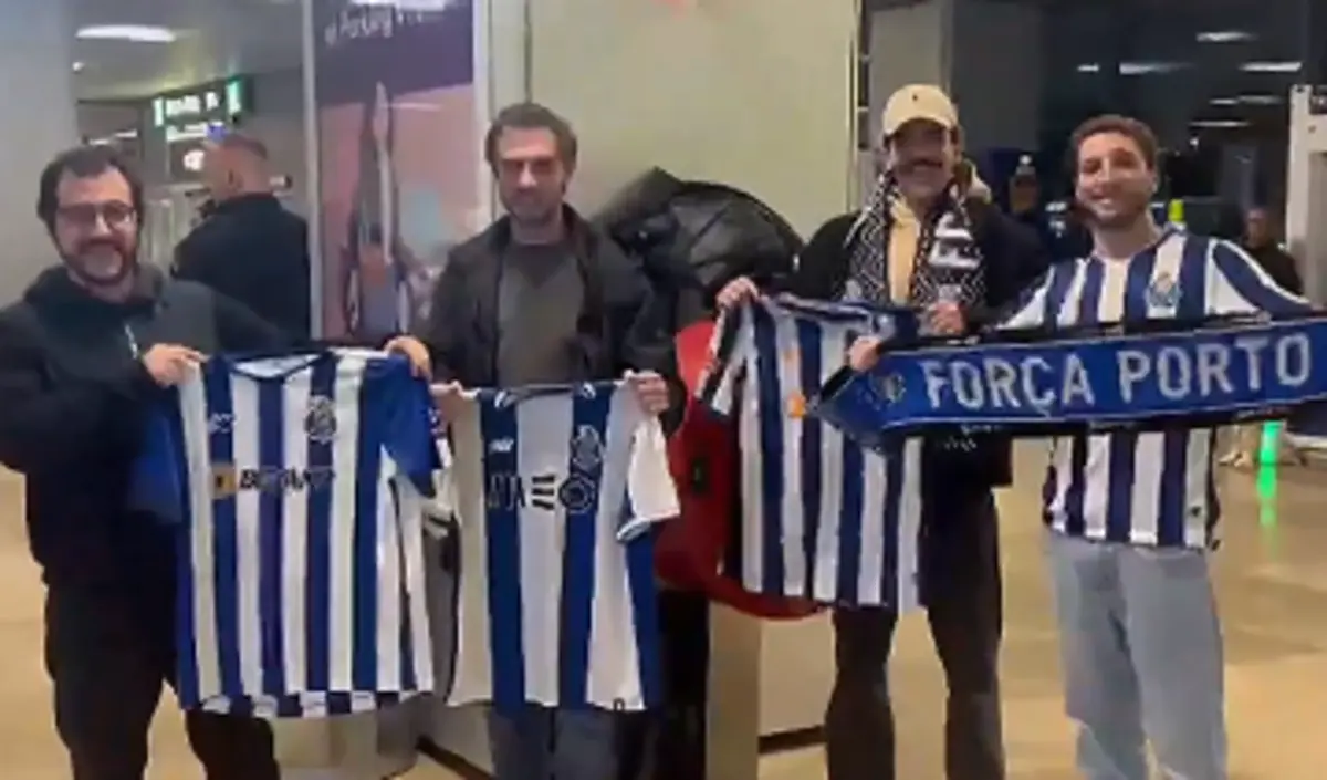 Imagem de contexto do artigo Adeptos do FC Porto esperam Martín Anselmi no aeroporto em Madrid