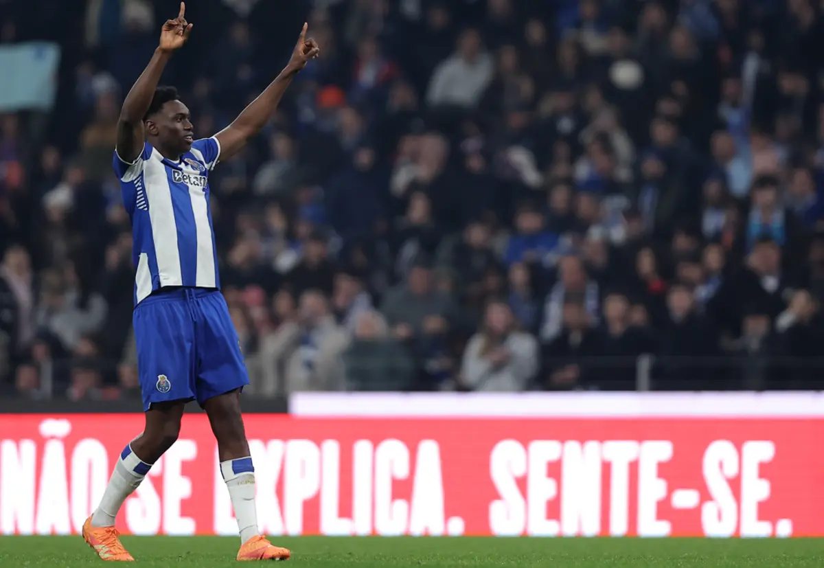 Samu bisou frente ao Aves SAD