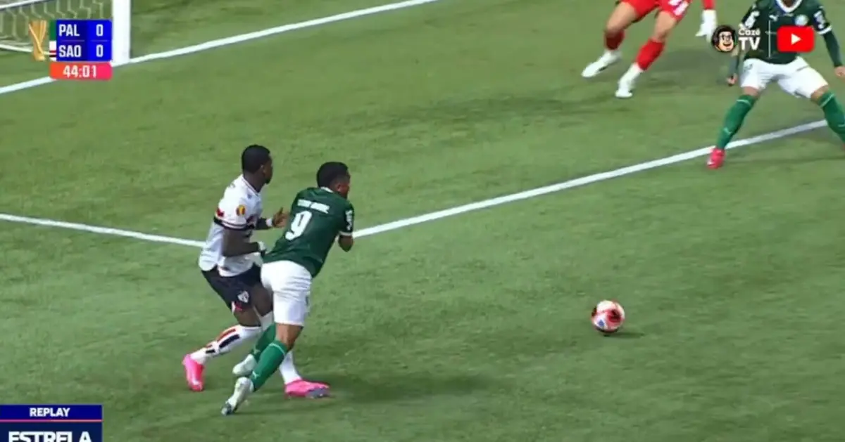 Lance que ditou penálti para o Palmeiras (créditos: X/Reprodução)