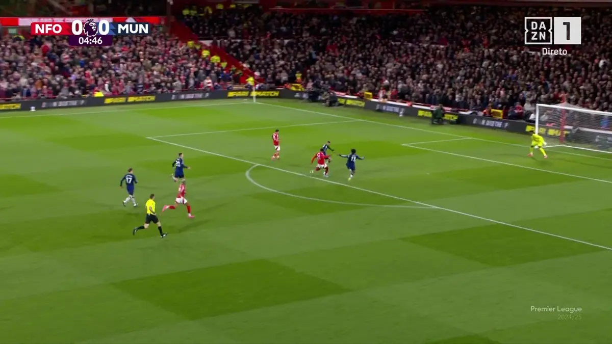 Imagem de contexto do artigo O golo de Elanga que deu a vitória ao Nottingham sobre o Manchester United