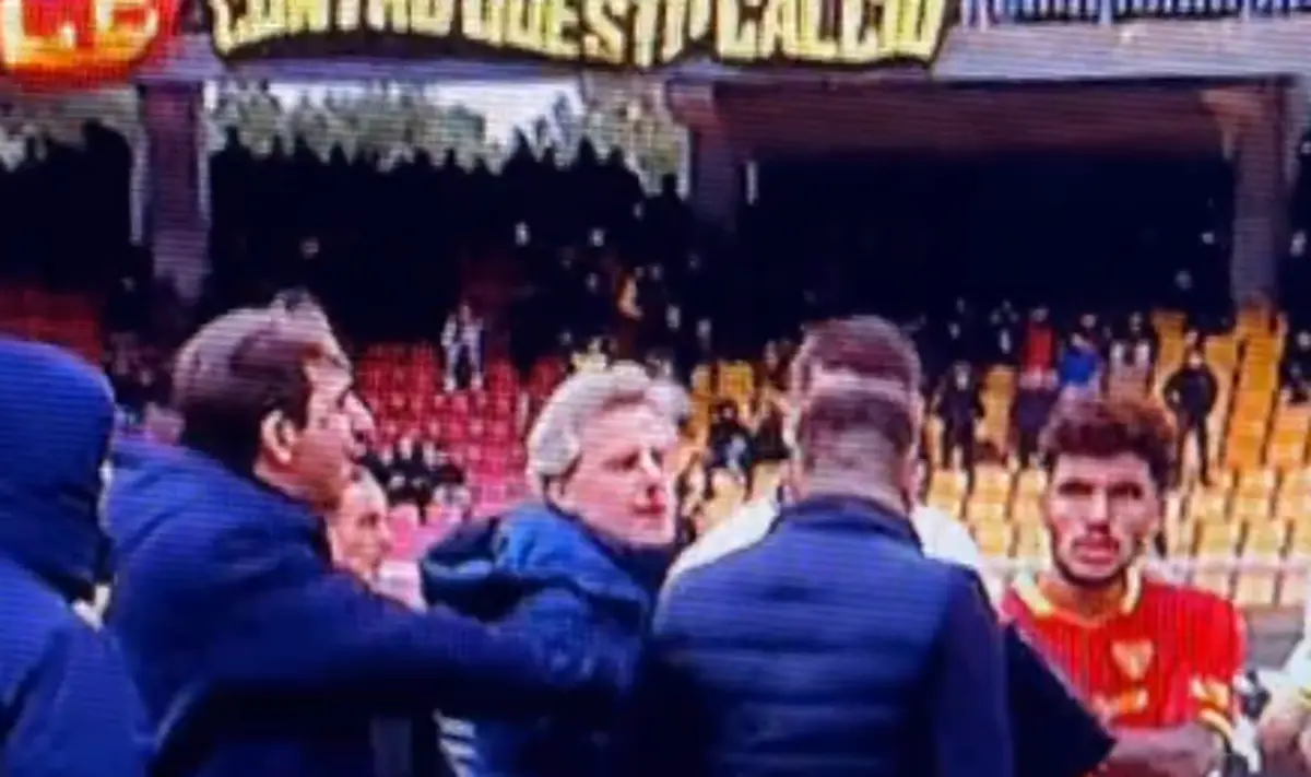 Imagem de contexto do artigo Treinador do Lecce dá cabeçada a jogador do Verona. Veja o vídeo