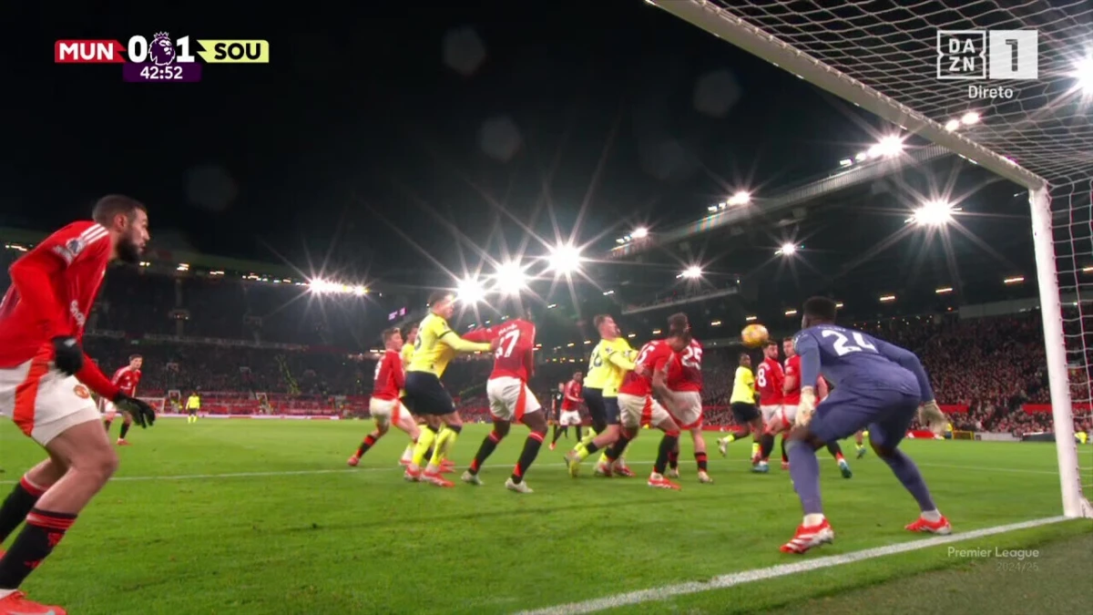 Imagem de contexto do artigo Manchester United-Southampton: Ugarte trama Rúben Amorim com autogolo. Veja o lance